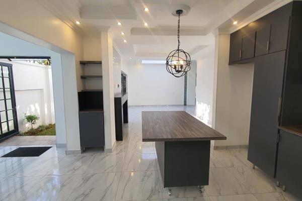 Beautiful Modern Apartment available immediately.
This unit is Brand New Alluring unit ...