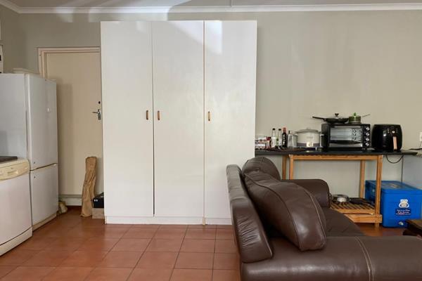 Spacious Bachelor Flat for Rent in Die Boord - Available 1 January 2025

This large and airy bachelor apartment offers plenty of living ...