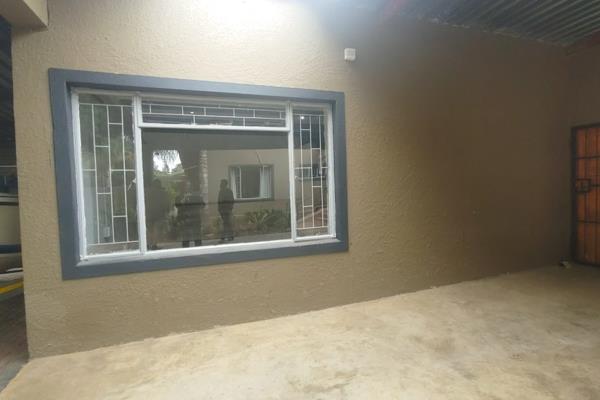 Cottage to rent in Krugersdorp North Close to schools and amenities in radius of 1.5km ...