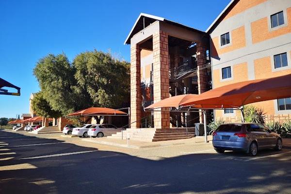 Cozy Bachelor flat at Bains Game Lodge. 24 hour security. Safe and neat. Close to the ...