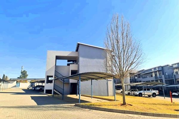 Welcome to a remarkable rental opportunity in the heart of Noordwyk, Midrand! Discover this spacious ground floor and well-maintained ...