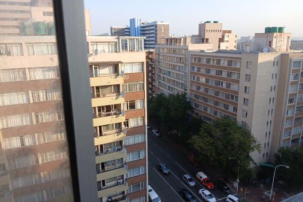 A great way to start an investment portfolio. Find this bachelor in the heart of the Durban CBD
closer to amenities. The unit is ...