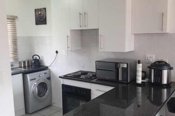 Unit is located in Pembrooke, Amplifier Str,  Radiokop
FIRST floor flat, neat as a pin
2 bedrooms
1 bathroom with in-bath shower
Space ...