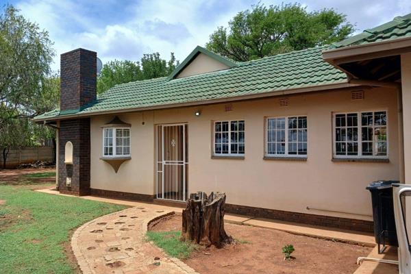 Three bedrooms
Two bathrooms 
Kitchen with built-in cupboards.
Single garage

Conveniently close to N12 Highway and Matlosana Mall.