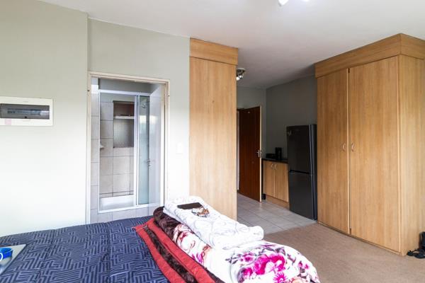 This lovely and well-kept unit offers lock up and go living at its best.
Walking in, the ...