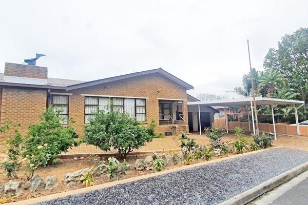 Situated in a quiet neighborhood close to Tygervalley Shopping Centre and the N1 turnoff you will find this house with its spacious ...