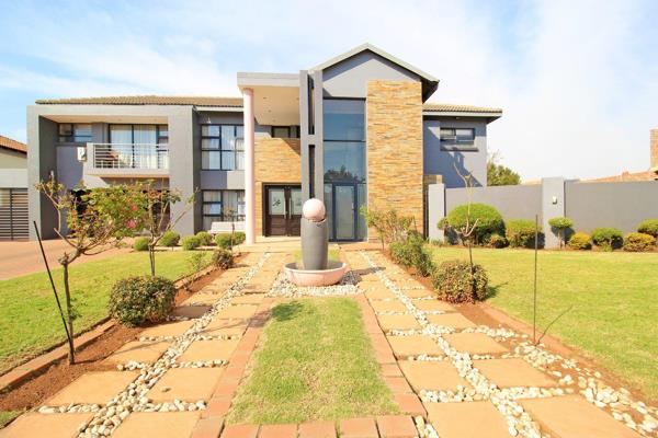 4 ensuite bedroom house for sale in Raslouw

Situated on a 1000 sqm plot, this house features four en-suite bedrooms and a guest ...