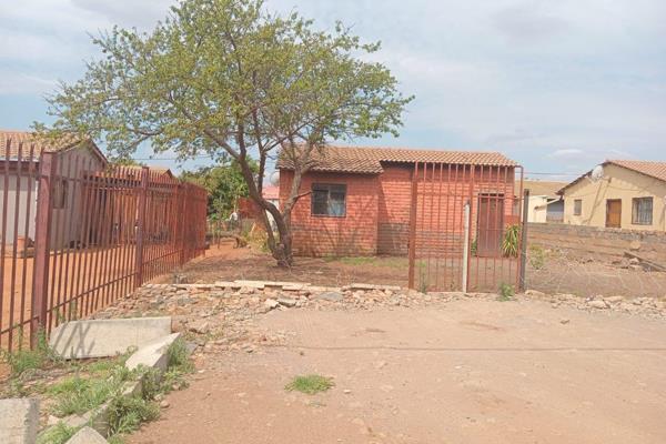 Rdp house for sale soshanguve block xx b2
2 bedroom
1 bathroom
1 kitchen
1 lounge
