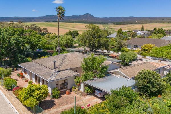 EXCLUSIVE SOLE MANDATE
Tucked away in a quiet side street is this charming and ...