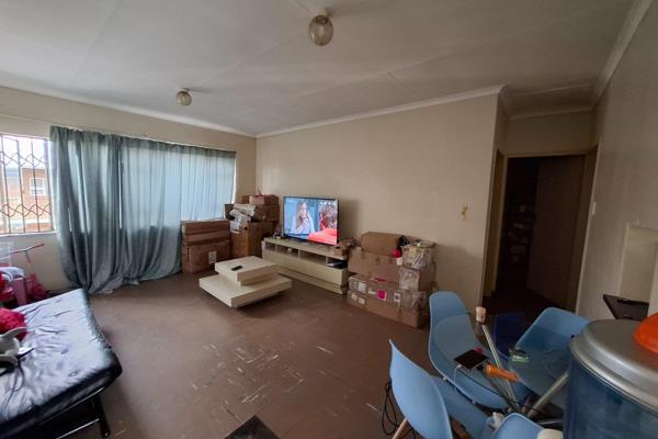 Neat 2 bedroom flat to rent in Daspoort Tamarisk

Neat 2 bedroom flat to rent in Tamarisk, Daspoort on the top floor, the unit offers ...