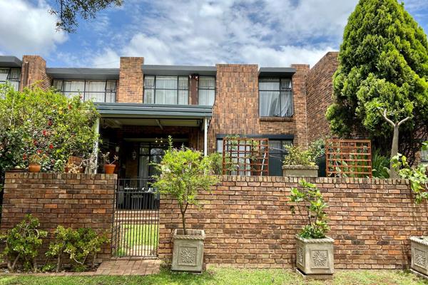 Prime Location!, Spacious Townhouse in Menlo Park, Pretoria

This modern 173m&#178; townhouse in Menlo Park is the epitome of ...