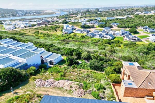 Discover the beauty of coastal living with this 981 square meter plot, now available in the heart of Stilbaai. Boasting breathtaking ...