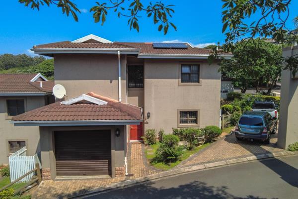 This beautiful family home features a neat design with sliding doors to connect the natural outside with indoors. The lounge steps out ...