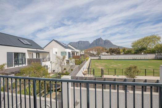 3 Bedroom House for sale in Rondebosch