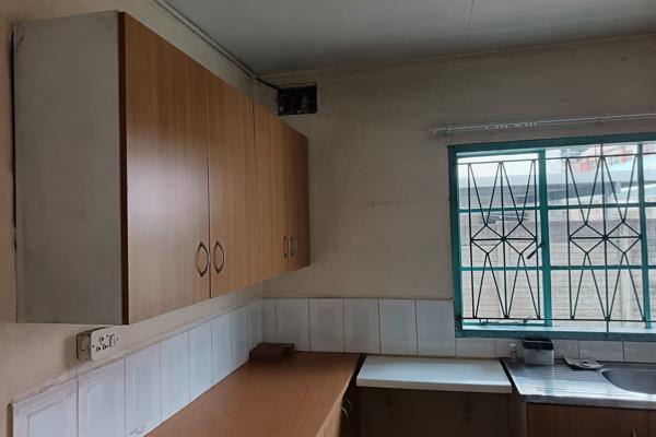 Kitchen with Built-In-Cupboards
Three spacious bedrooms (One Bedroom has en-suite)
1 Toilet and Bath
Prepaid Electricity and Water
Two ...