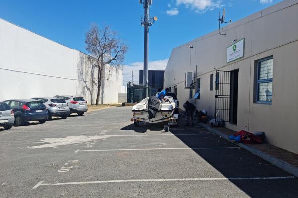 398m2  Warehouse TO LET in Gants, Strand.
Easy N2 access.
Available: 1 December2024 or ...