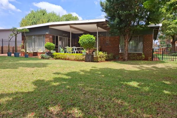 What a BARGAIN !!!
Situated in Sinoville, close to Stephanus Roos Primary School  

This ...