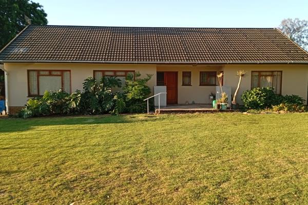 Three bedroomed House for rent on a farm near Klapmuts (18km from Stellenbosch)
Nice ...