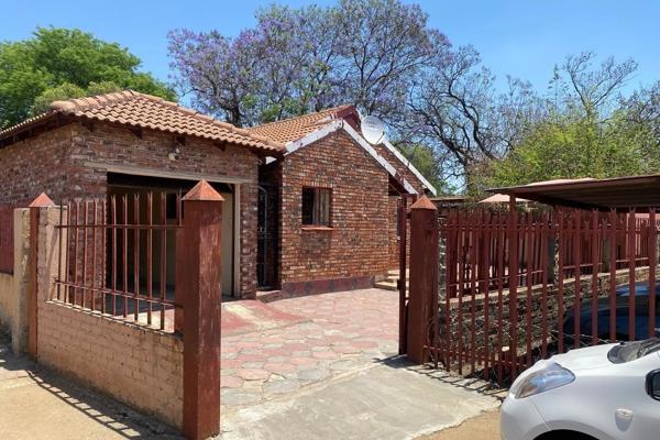 Step into the inviting embrace of this stunning 4-bedroom house nestled in the heart of Rustenburg North. Perfectly suited for families ...