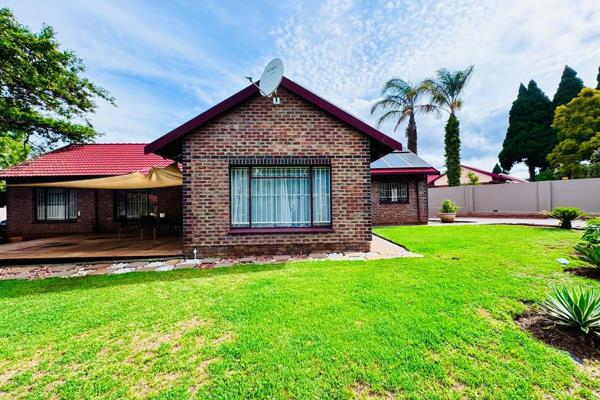 This impressive and spacious family home is situated on a quiet street in the sought-after Garsfontein Extension 10.

The ...