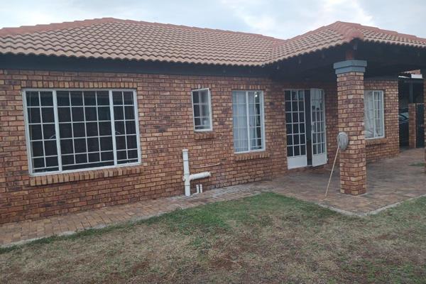 This townhouse is situated in the desirable neighbourhood of Country View Estate in Pretoria West. It is a home to a variety of ...