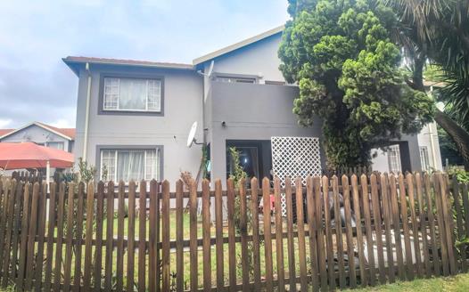 2 Bedroom Townhouse for sale in Glen Marais