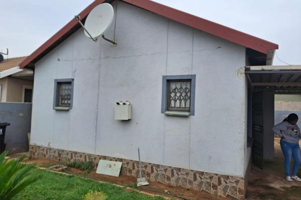 The house is fully tiled &amp; has burglar bars on all windows &amp; a security ...