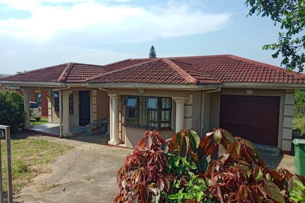 Perfectly located in a well known street just walking distance to Umfolozi college is this spacious property. 

The lovely home has ...