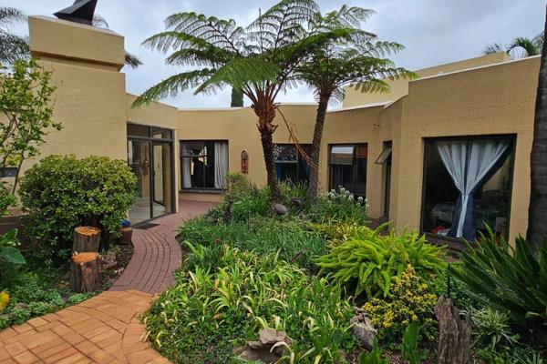 Stunning House in Exclusive Security Estate, Sunward Park, Boksburg!
This is the opportunity you&#39;ve been waiting for! Move right ...