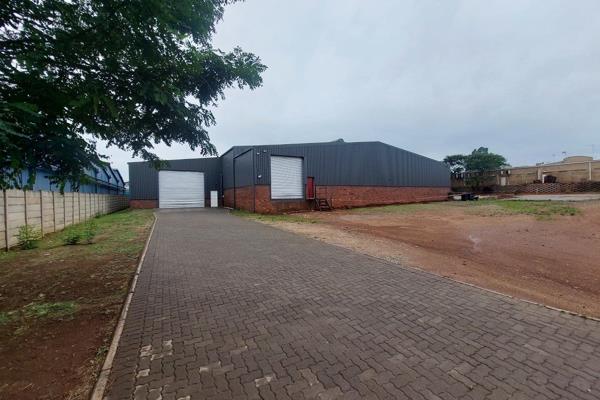 This stand alone 2350m2 facility sited on a 7200m2 Erf is available to Let. The Property is situated off Dekema Road in Wadeville ...