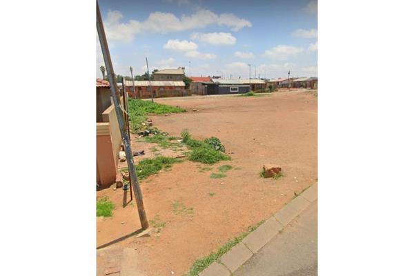 Prime Vacant Land in Naledi Soweto
This spacious 279m2 vacant stand, strategically located on a busy road in Naledi Soweto, offers ...