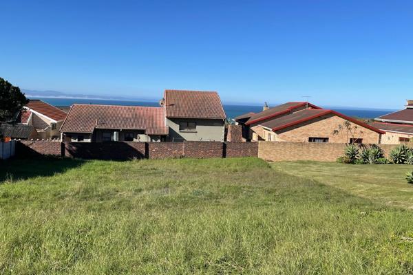 Nestled in one of the lovely streets in the sought-after Wavecrest area of Jeffreys Bay, this property is a true diamond in the rough. ...