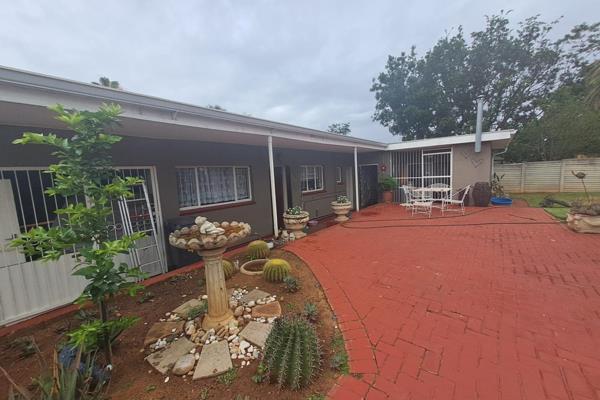 This 3 bedroom house is in a secure location with 4 other properties.

This family house has 3 spacious bedrooms with build in ...