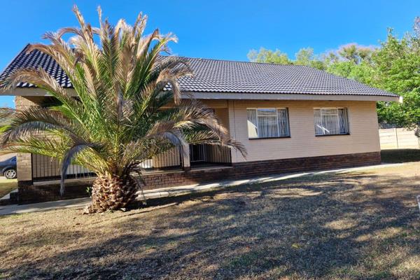 Discover this neat and well-maintained 3-bedroom home, perfect for comfortable family living or as an investment ...