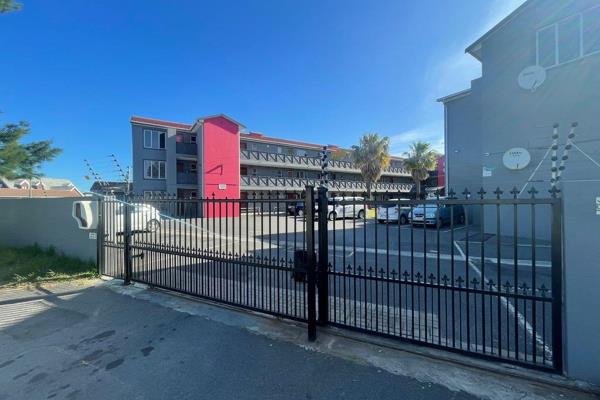 Exclusive Mandate | Asking R950,000

Stylish and Spacious 2-Bedroom Apartment in Turfhall Mansions

Perched on the third floor of ...