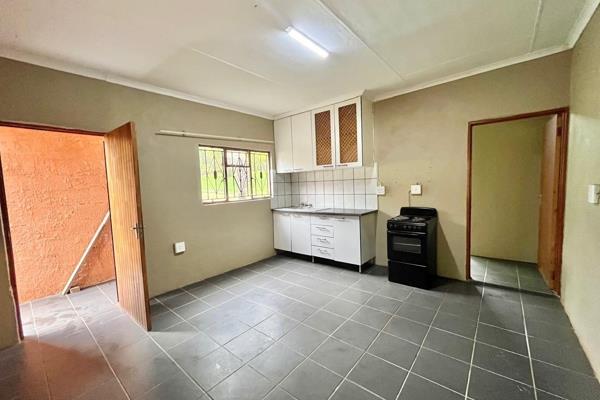 This clustered flat is located on the Yaverland Y5 Road in a plot with 8 other tenants. ...