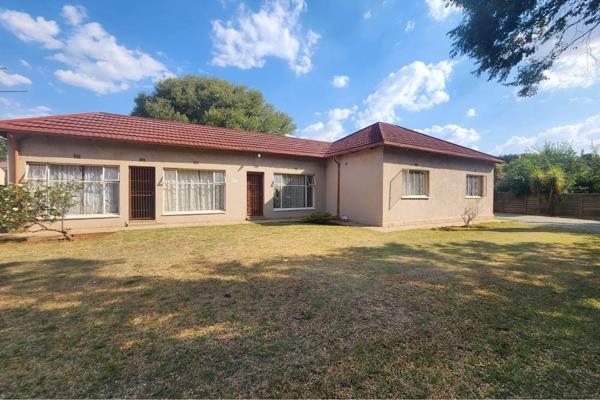 Large 4-Bedroom Home in Brakpan Central
Discover this magnificent 4-bedroom home located in the heart of Brakpan, offering a perfect ...