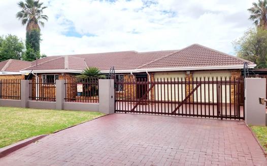 3 Bedroom House for sale in Westonaria