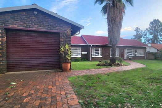 3 Bedroom House for sale in Brackendowns