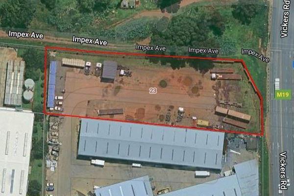 This 5500m2 hardstand yard, ideal for truck parking or a small logistics company, is now ...