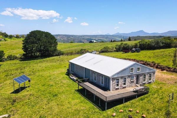 Experience the freedom of a farm lifestyle without the commitment of a large-scale operation! This 7.5-hectare smallholding, just 45 km ...