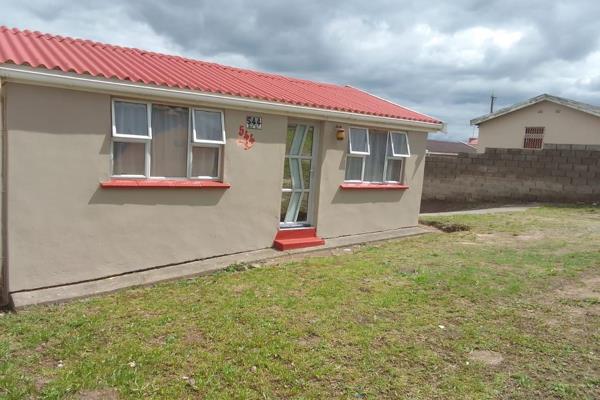 This cozy property, situated in the popular NU16 area of Mdantsane, offers a practical living space perfect for small families or ...