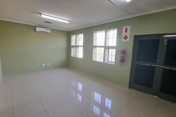 The unit consists of 5 offices and a reception area.
The unit is fully airconditioned, with 2 toilets and a kitchen.
There is a large ...