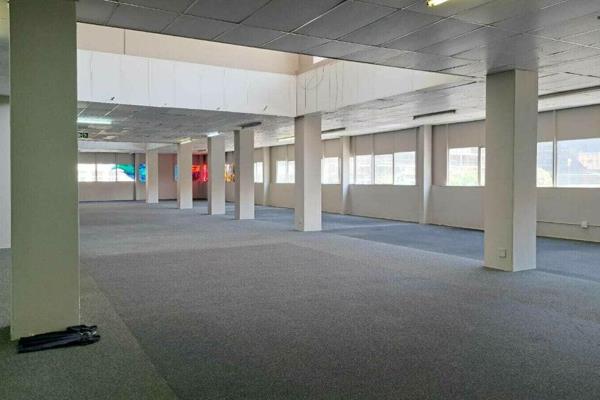 This office space of approximately 762 square meters is located in a well-known building ...