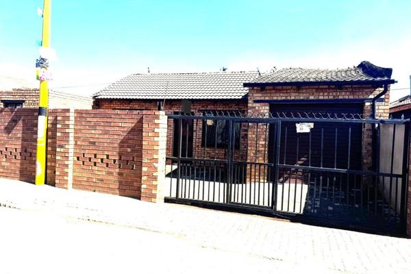 House For Sale In Illiba, Tembisa Ext 10.

Create a better future for yourself today by investing on this amazing property. This is a Face brick home.

Are you looking for a property to invest in or just for you and your family? your search stop right here.
This property is ...