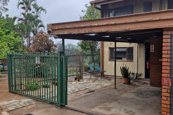 Low maintenance 3 bedroom flat in complex,ideal for a small family or couple.Secured carport and closed off boma braai very close to ...