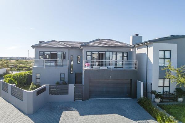 Exclusive Sole Mandate.
Sagewood -  Secure, Contemporary living offering residents pristine landscaped parks and highly controlled estate security with the convenience of access into Parklands College and Generations High School.  
This impressive double-storey modern home ...