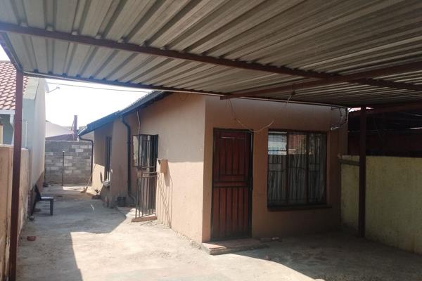 2 bedroom house for sale in rabie ridge , with kitchen , lounge , bathroom and toilet combined, kitchen with kitchen units and ...