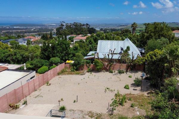 This 500m2 plot is the perfect canvas for your dream home. Located in highly sought-after Heldervue, it is one of the few remaining ...