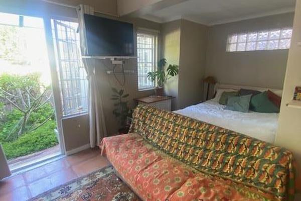 Cosy corner flatlet with mini garden GOLDEN MILE Rondebosch.   Occupation 1 January ...